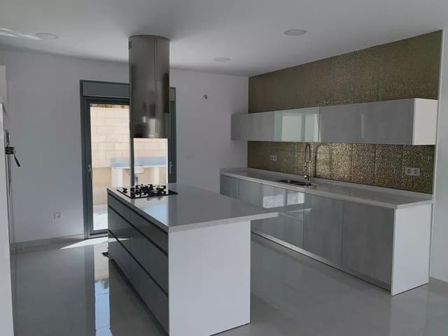 4 soverom Villa til salgs i Pinoso med svømmebasseng garasje - € 436 000 (Ref: 8096728)