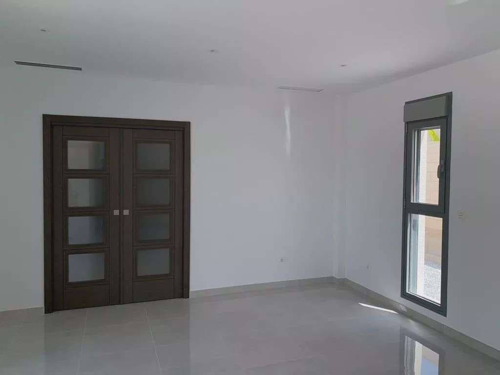 4 soverom Villa til salgs i Pinoso med svømmebasseng garasje - € 436 000 (Ref: 8096728)