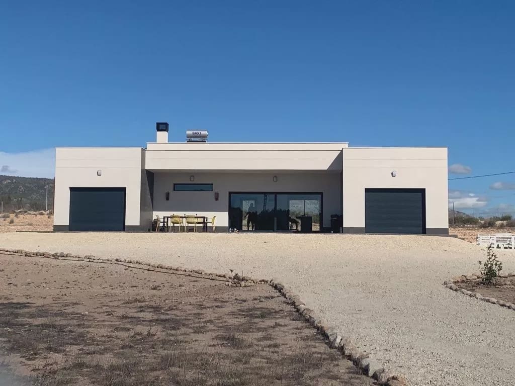 4 soverom Villa til salgs i Pinoso med svømmebasseng garasje - € 436 000 (Ref: 8096728)