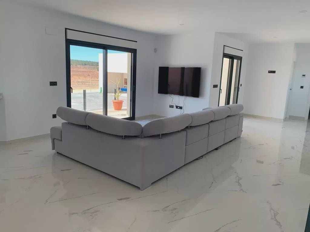 4 bedroom Villa for sale in Pinoso with pool garage - € 518,000 (Ref: 8096729)