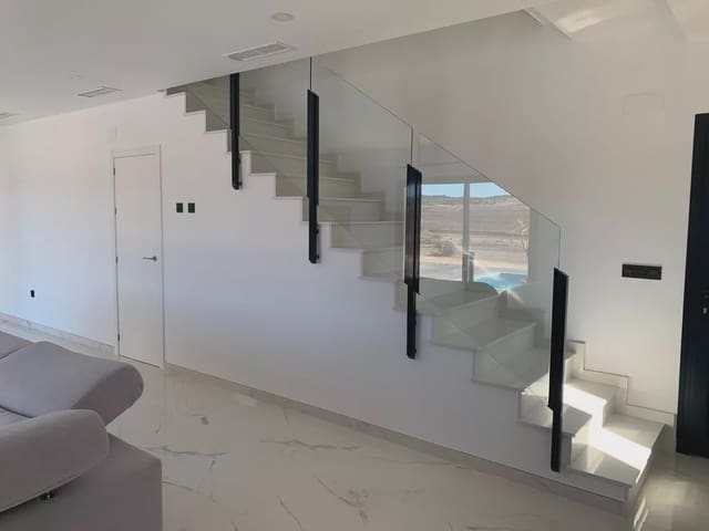4 soverom Villa til salgs i Pinoso med svømmebasseng garasje - € 518 000 (Ref: 8096729)