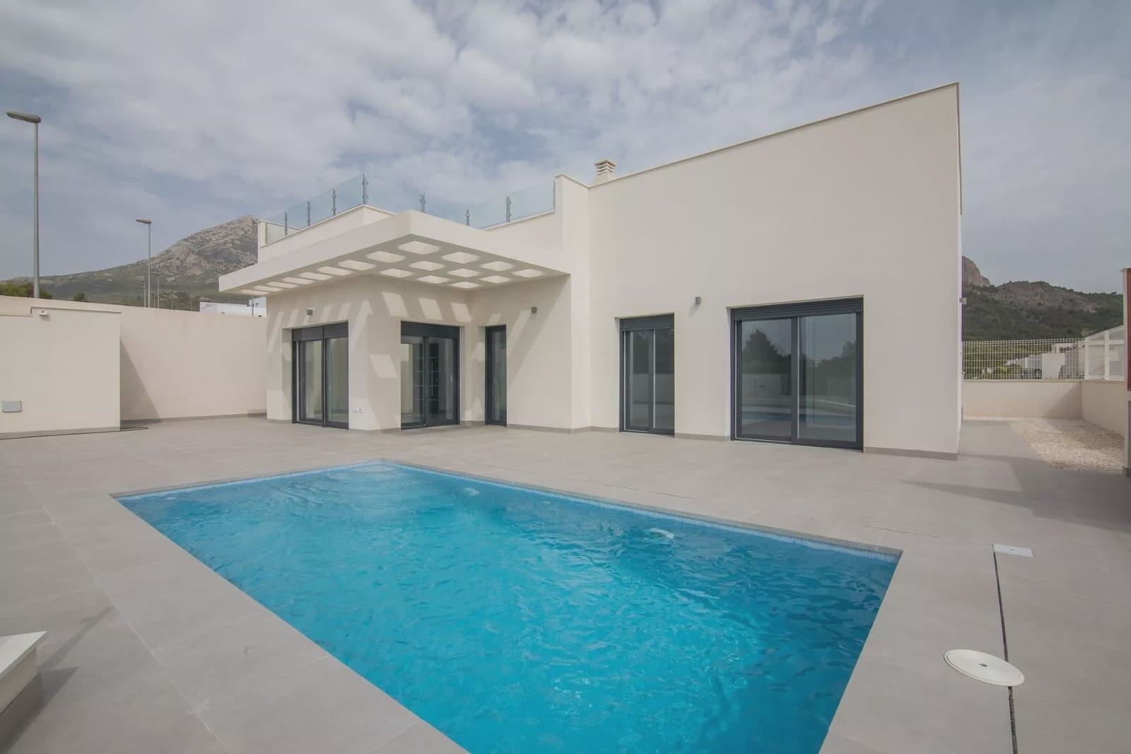 3 bedroom Villa for sale in Polop with pool - € 585,000 (Ref: 8215830)