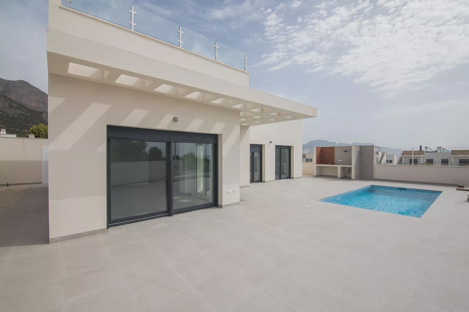 3 bedroom Villa for sale in Polop with pool - € 585,000 (Ref: 8215830)