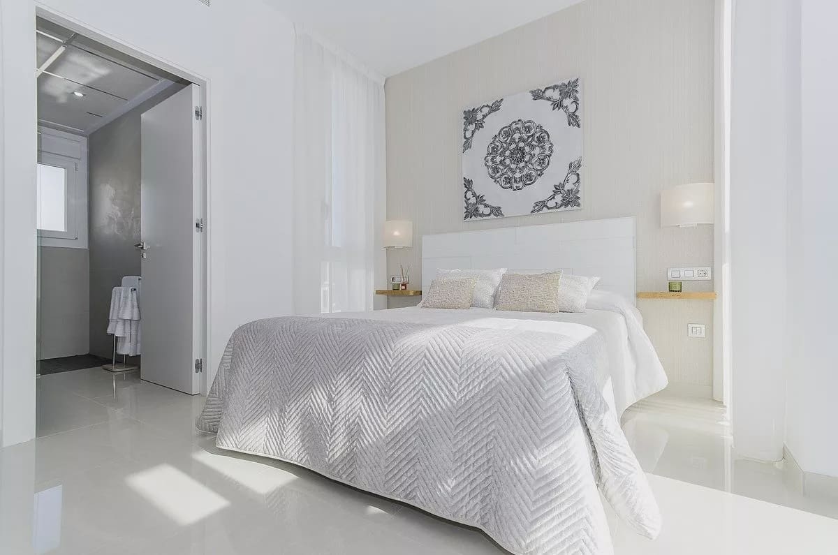 3 bedroom Villa for sale in Playa Honda with pool garage - € 550,000 (Ref: 8215902)
