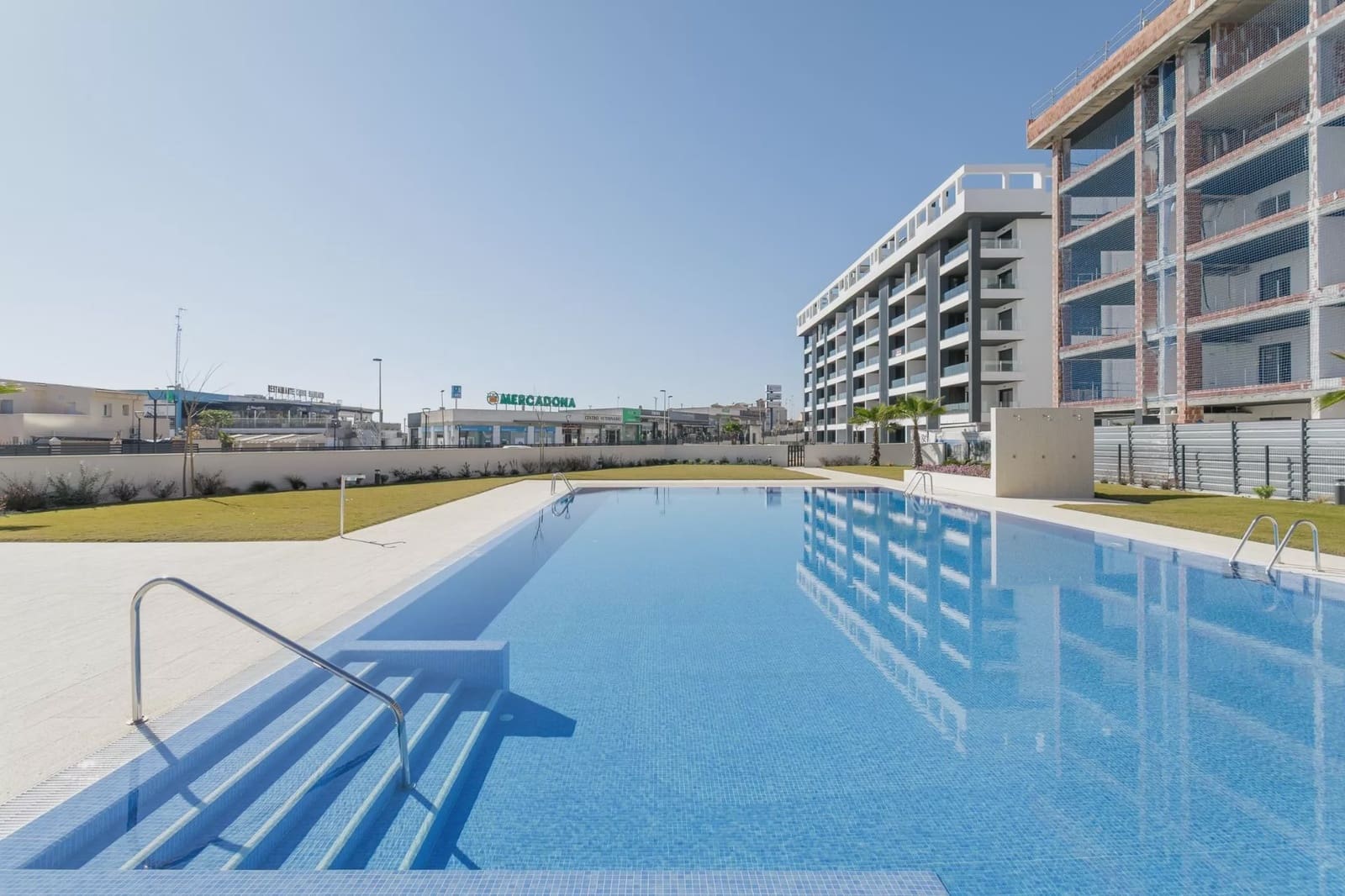 2 bedroom Penthouse for sale in Torrevieja with pool garage - € 330,000 (Ref: 8263086)