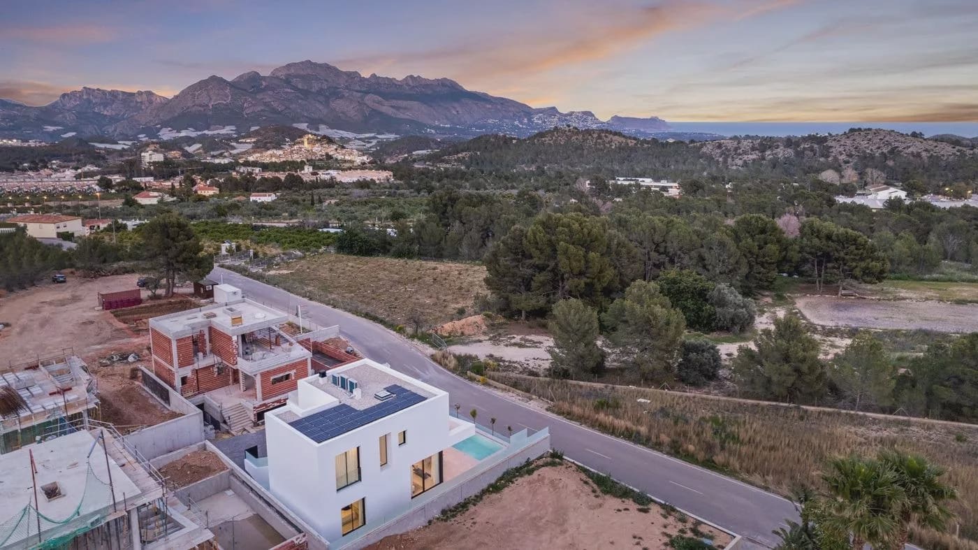 3 Zimmer Villa zu verkaufen in Polop mit Pool Garage - 755.000 € (Ref: 9086704)
