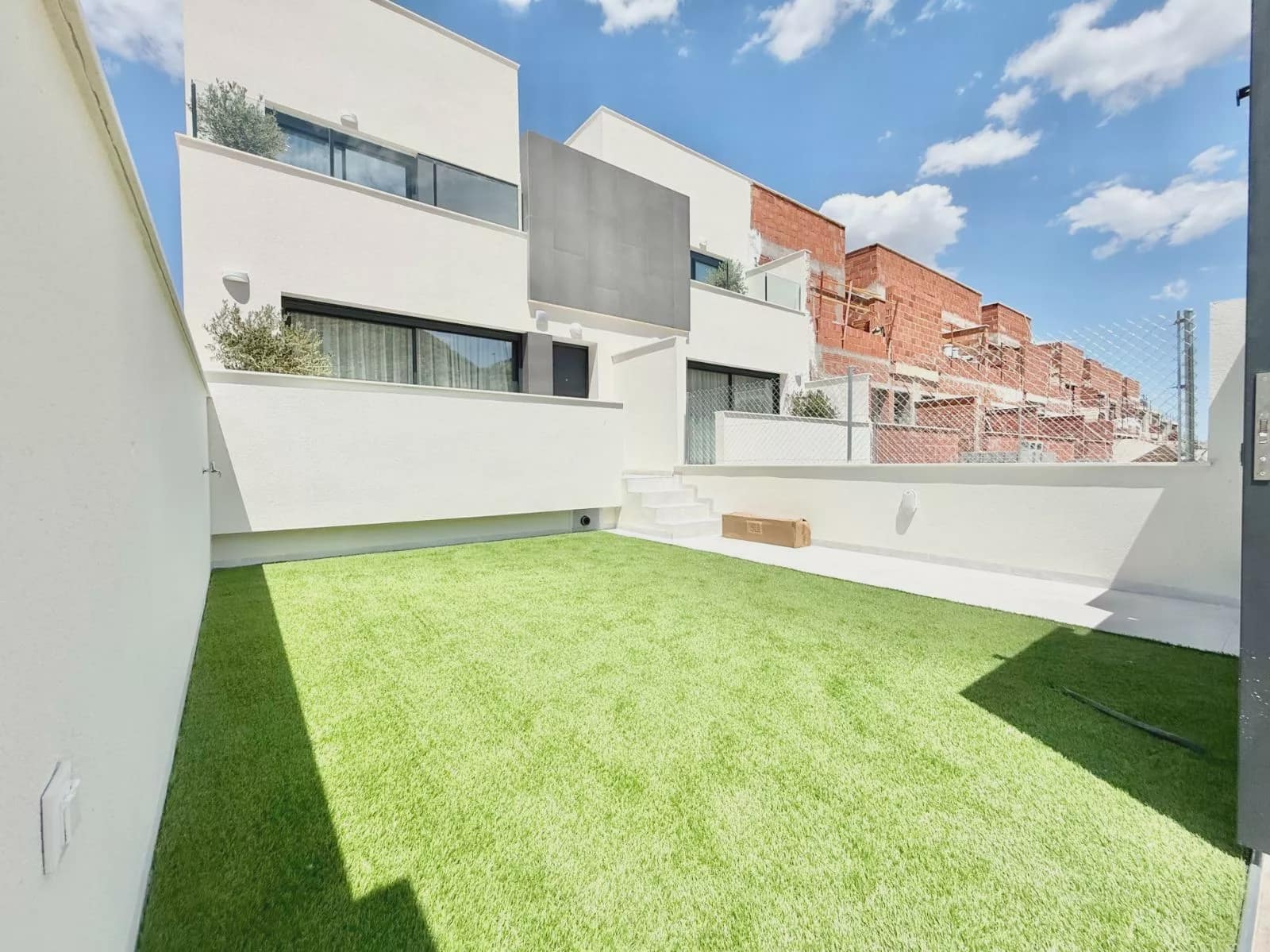 3 soverom Hus til salgs i Cox med svømmebasseng garasje - € 240 000 (Ref: 9086772)