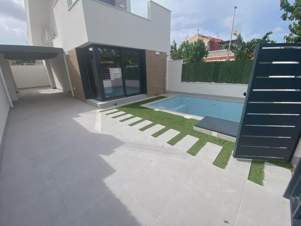3 bedroom Villa for sale in Los Alcazares with pool garage - € 419,900 (Ref: 9086800)