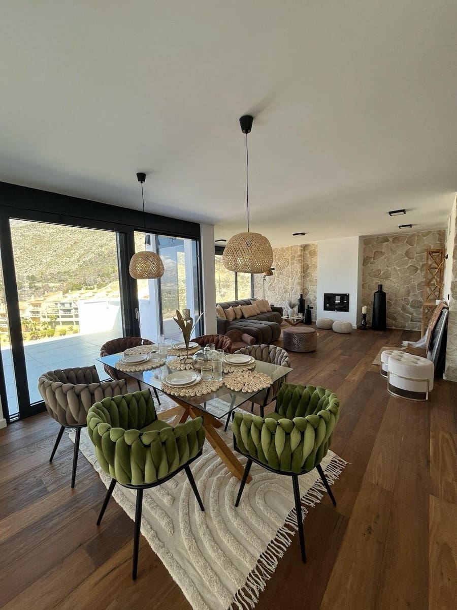 4 bedroom Villa for sale in Altea with pool garage - € 790,000 (Ref: 9086861)