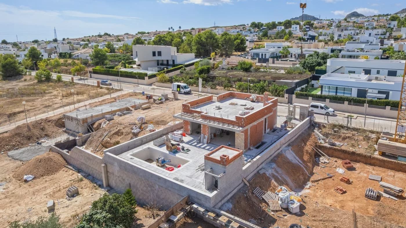 5 bedroom Villa for sale in Polop with garage - € 568,000 (Ref: 9086865)