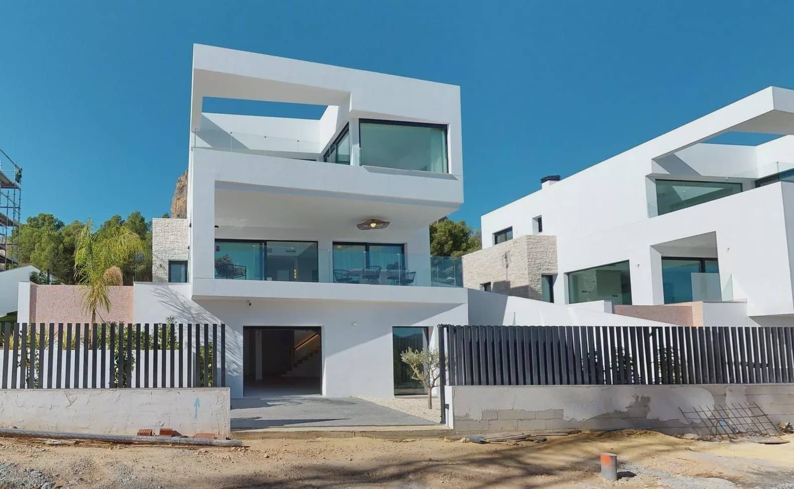3 bedroom Villa for sale in Polop with pool - € 860,000 (Ref: 9086945)