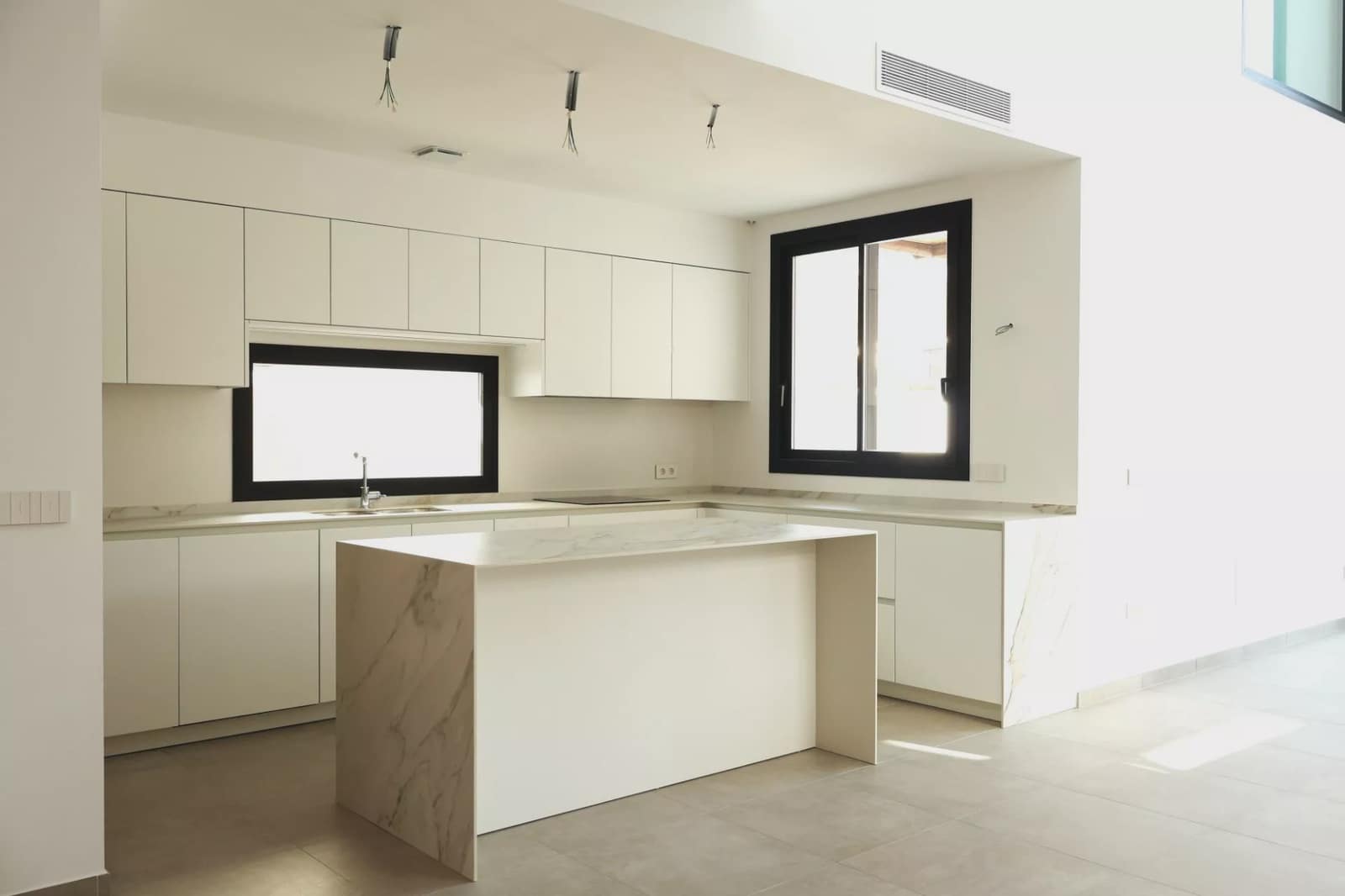 4 soveværelse Villa til salg i Alfaz del Pi / L'Alfas del Pi med swimmingpool garage - € 875.000 (Ref: 9130326)