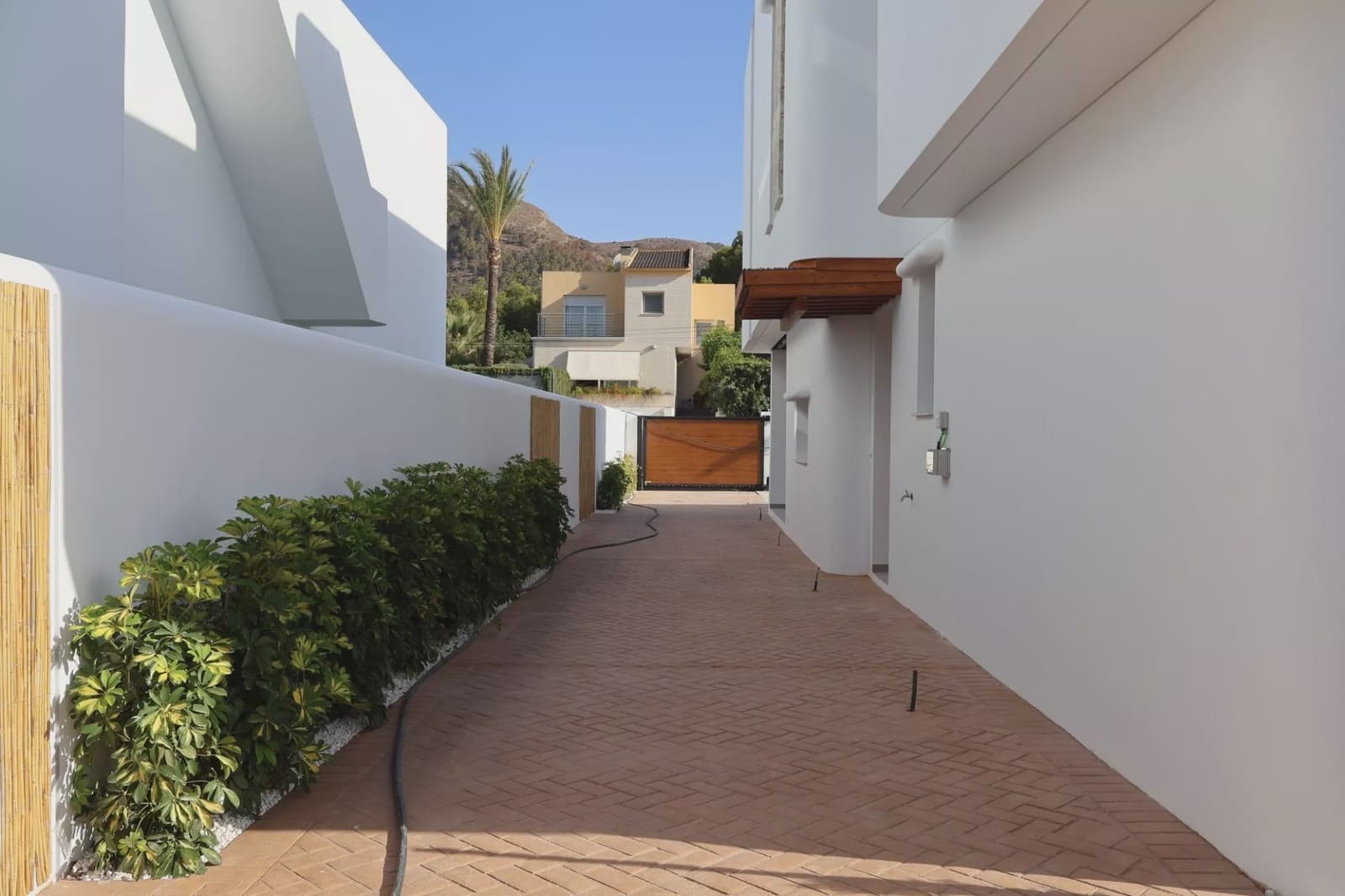 4 soveværelse Villa til salg i Alfaz del Pi / L'Alfas del Pi med swimmingpool garage - € 875.000 (Ref: 9130326)