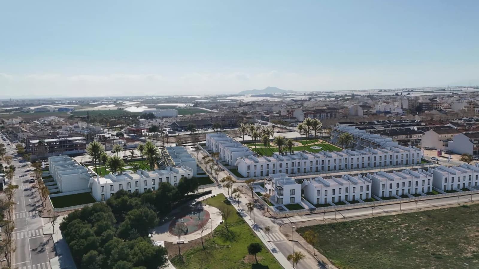 Bungalow de 2 habitaciones en Pilar de la Horadada en venta con piscina garaje - 296.000 € (Ref: 9142392)
