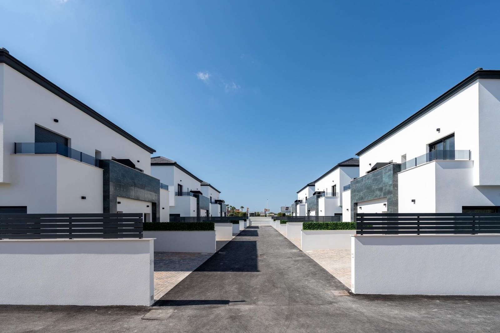 3 soveværelse Byhus til salg i Gran Alacant med swimmingpool - € 350.000 (Ref: 9293971)