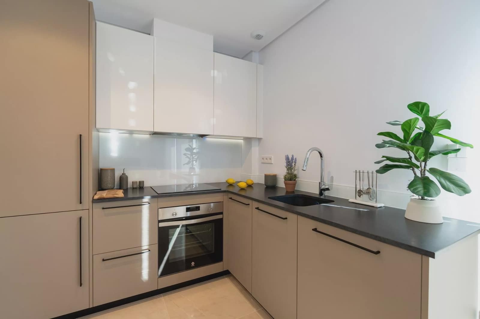 3 soveværelse Semi-Rækkehus til salg i La Marina med swimmingpool - € 459.000 (Ref: 9293972)