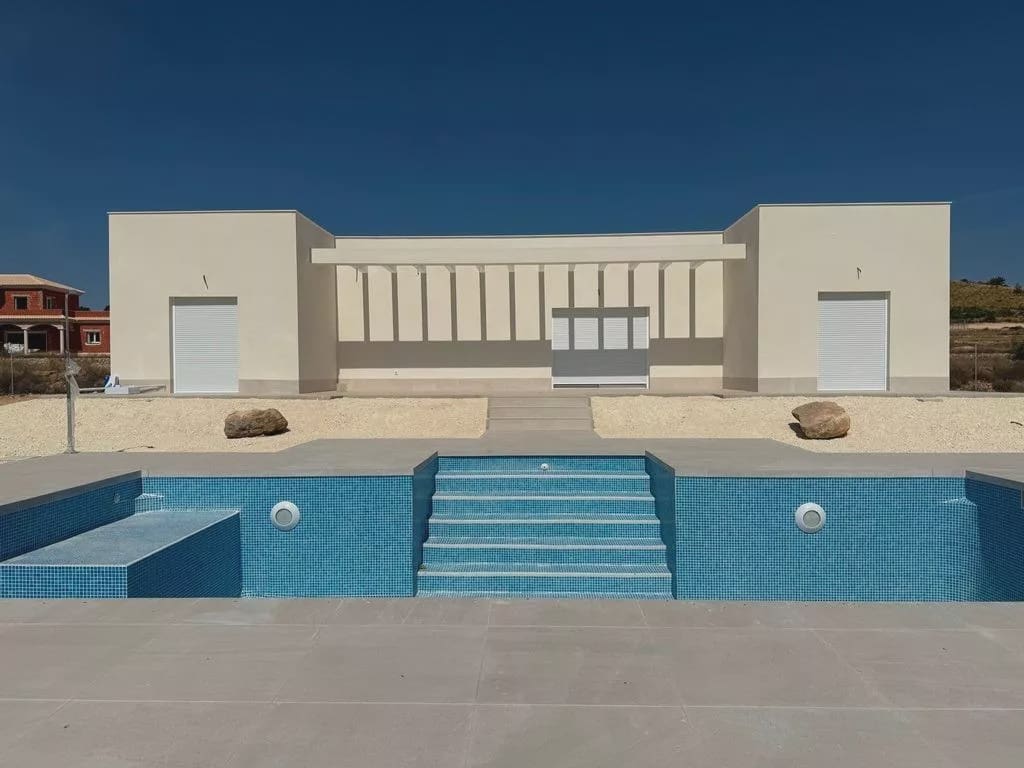 3 bedroom Villa for sale in Pinoso with pool - € 356,000 (Ref: 9415756)