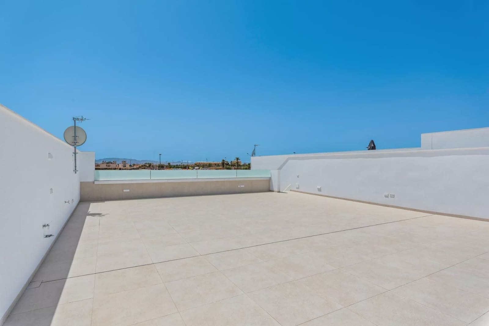3 bedroom Villa for sale in Los Alcazares with pool garage - € 499,900 (Ref: 9496476)