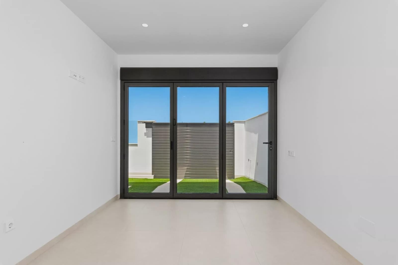 3 bedroom Villa for sale in Los Alcazares with pool garage - € 499,900 (Ref: 9496476)