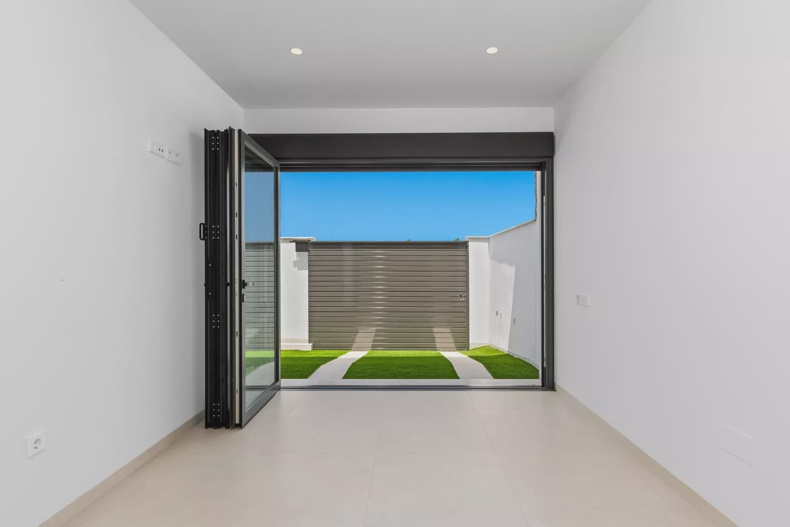 3 bedroom Villa for sale in Los Alcazares with pool garage - € 499,900 (Ref: 9496476)