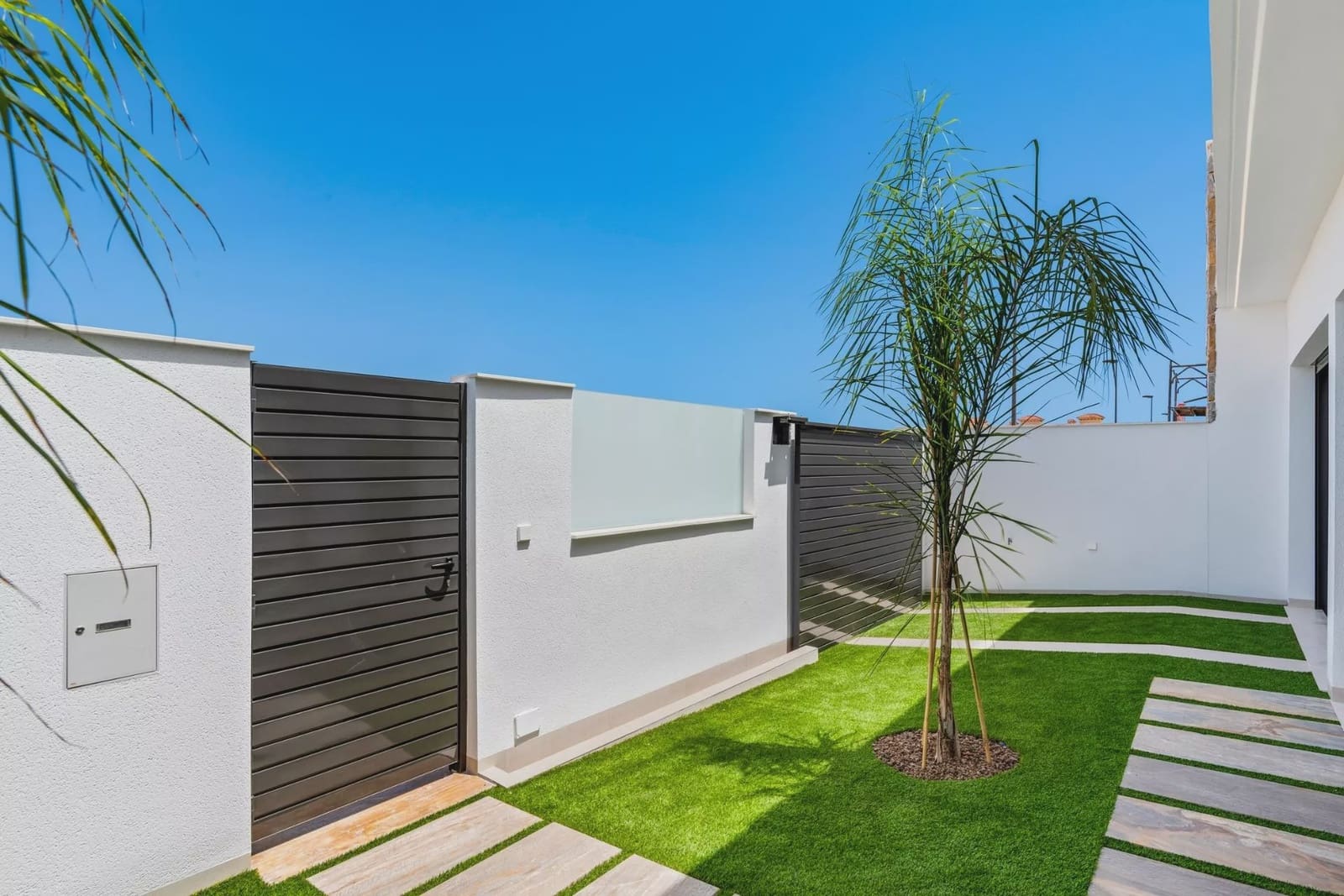 3 bedroom Villa for sale in Los Alcazares with pool garage - € 499,900 (Ref: 9496476)