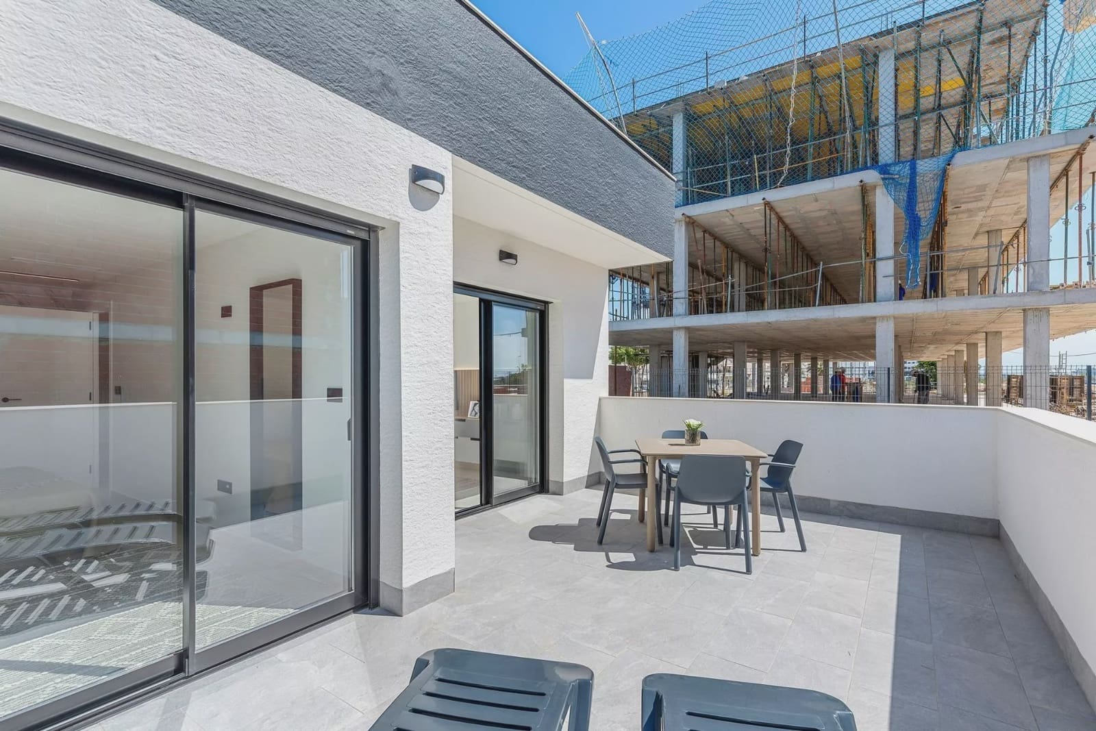 2 soverom Leilighet til salgs i Guardamar del Segura med svømmebasseng garasje - € 222 000 (Ref: 9523355)