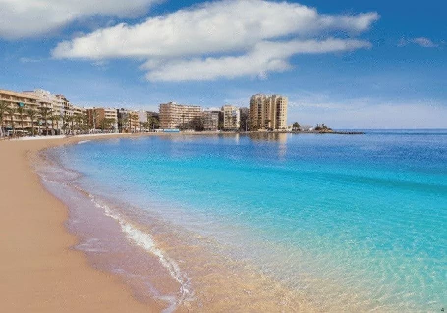 Apartamento de 2 habitaciones en Torrevieja en venta con piscina - 255.000 € (Ref: 9626551)