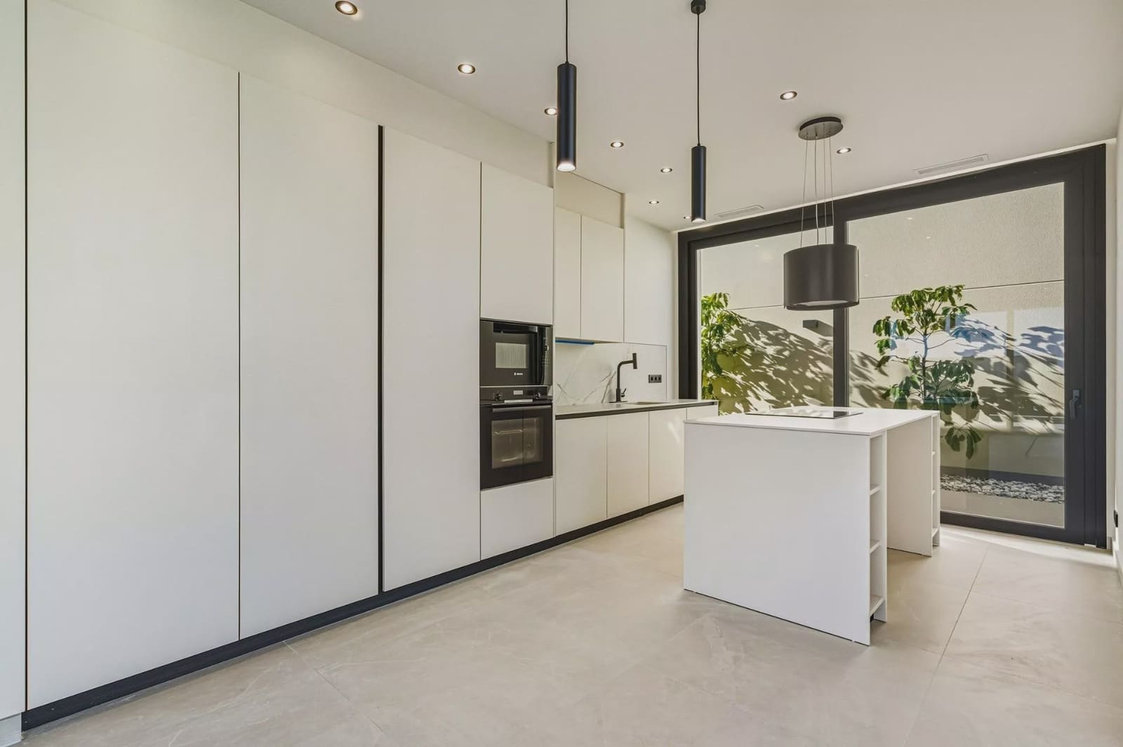 4 bedroom Villa for sale in Polop with pool - € 970,000 (Ref: 9638882)
