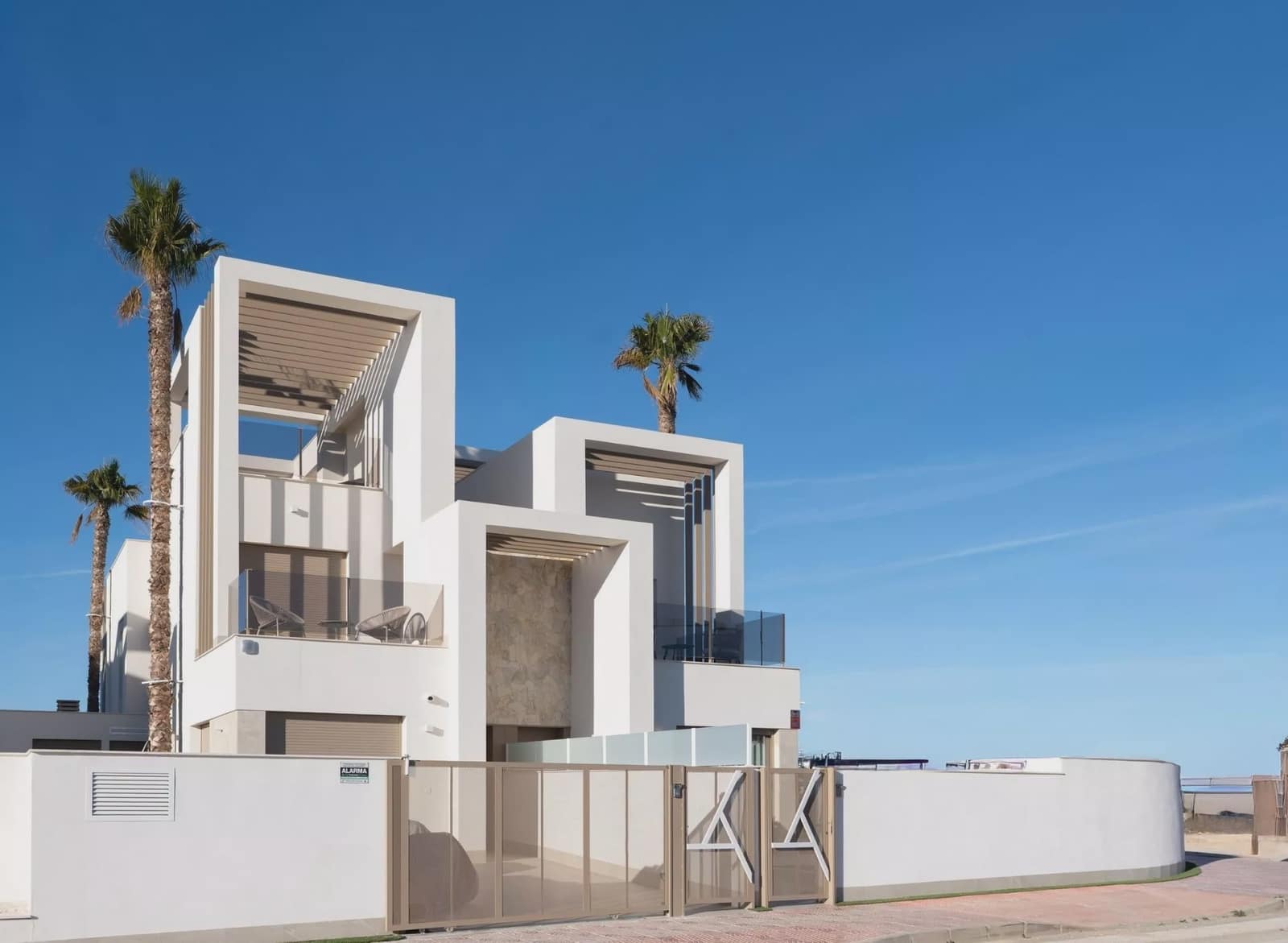 3 soveværelse Villa til salg i Los Alcazares med swimmingpool garage - € 645.000 (Ref: 9665407)