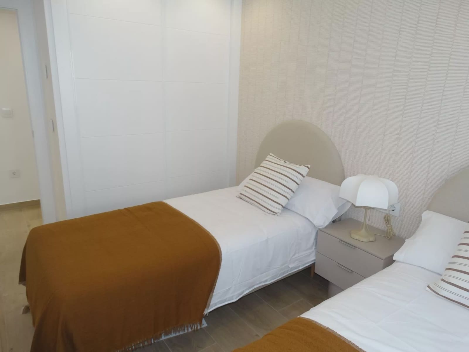 Bungalow de 2 habitaciones en Pilar de la Horadada en venta con piscina garaje - 245.000 € (Ref: 9831113)