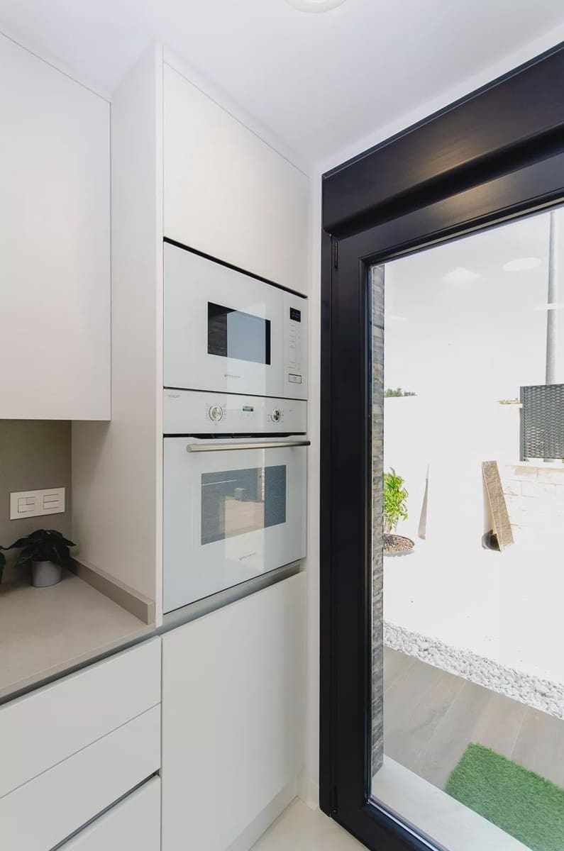 3 soverom Kjedet enebolig til salgs i Orihuela med svømmebasseng garasje - € 395 000 (Ref: 9866813)