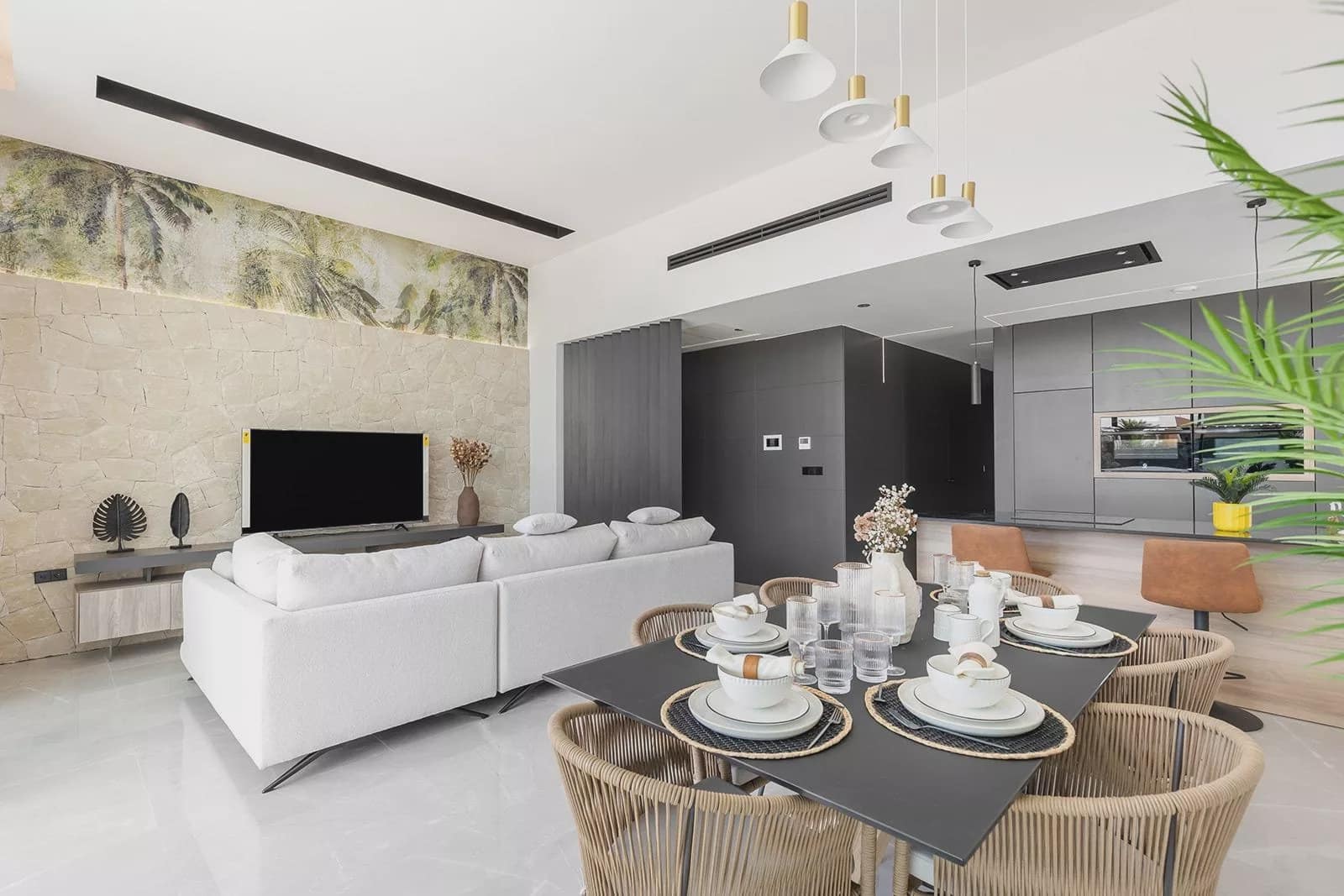 3 bedroom Villa for sale in Torrevieja with pool - € 700,000 (Ref: 9879518)