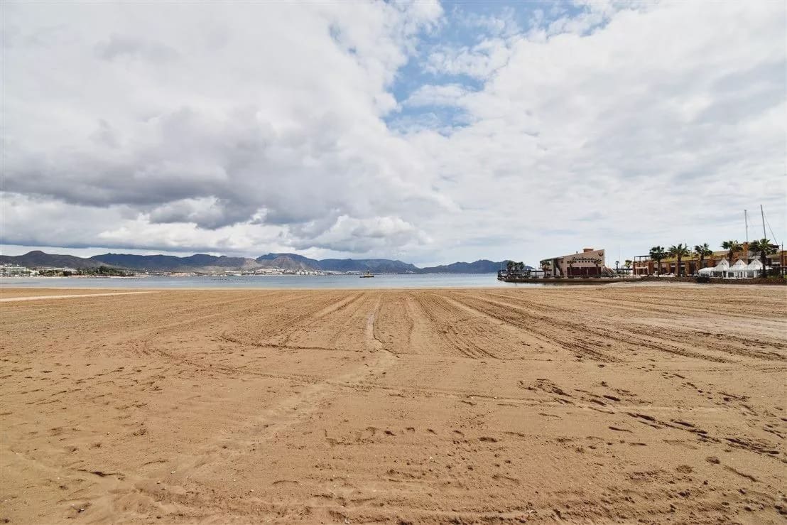 2 bedroom Beach Apartment for sale in Puerto de Mazarron - € 215,000 (Ref: 9888741)