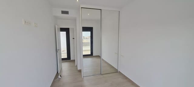 3 makuuhuone Huvila myytävänä paikassa Villamartin, Orihuela mukana uima-altaan 
autotalli - 539 900 € (Ref: 9909373)