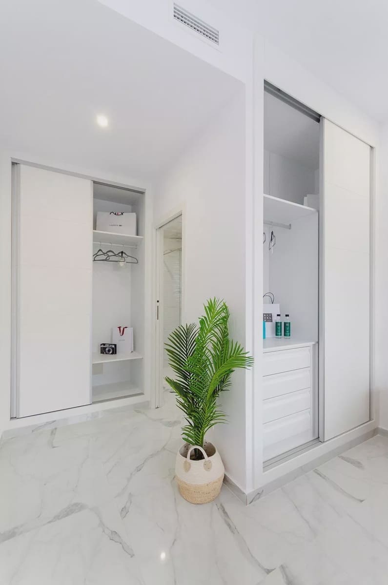 3 soverom Villa til salgs i Torrevieja med svømmebasseng garasje - € 424 000 (Ref: 9909379)