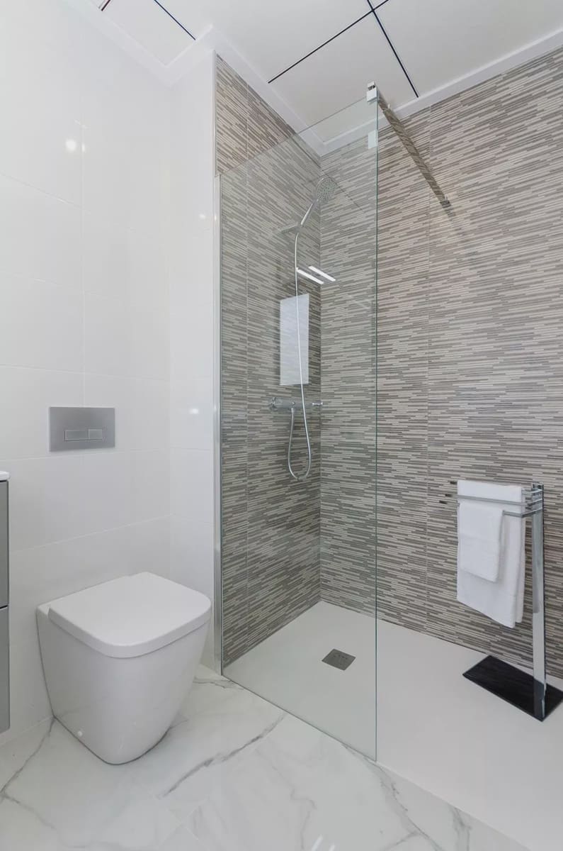 3 soverom Villa til salgs i Torrevieja med svømmebasseng garasje - € 424 000 (Ref: 9909379)