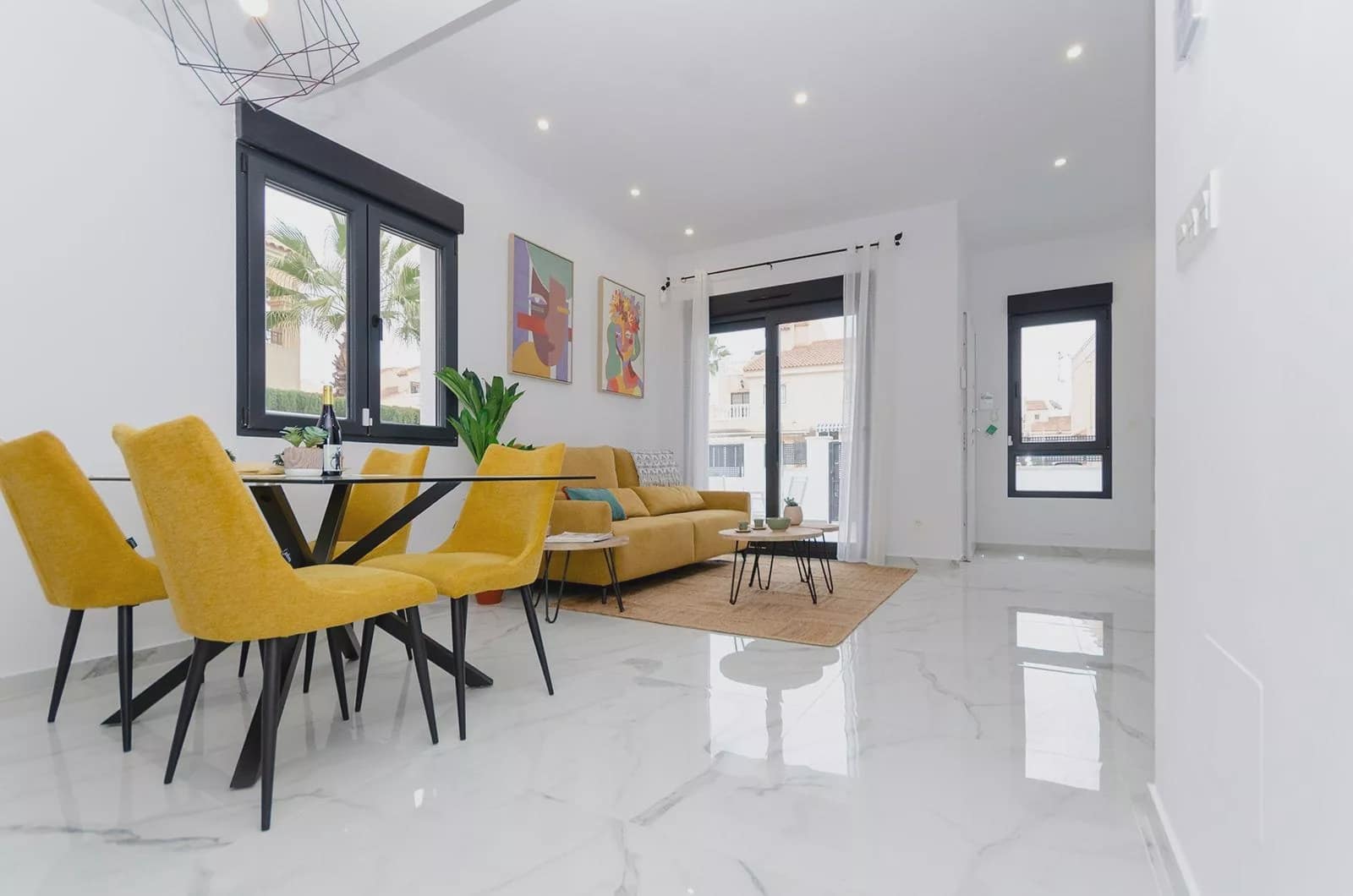 3 soverom Villa til salgs i Torrevieja med svømmebasseng garasje - € 424 000 (Ref: 9909379)
