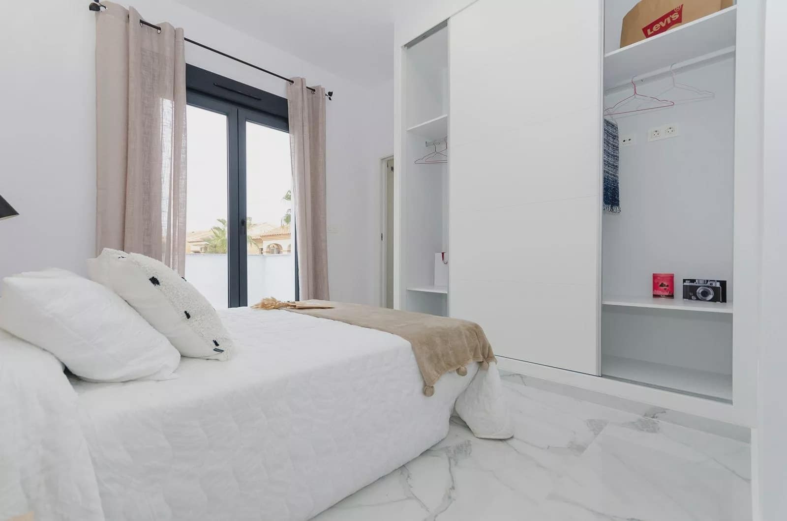 3 soverom Villa til salgs i Torrevieja med svømmebasseng garasje - € 424 000 (Ref: 9909379)