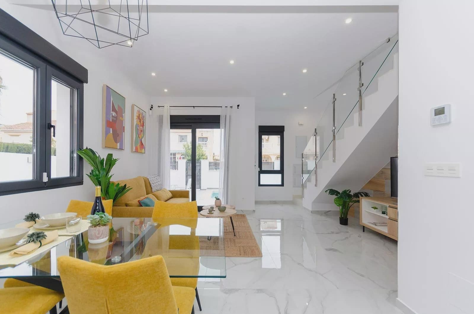 3 soverom Villa til salgs i Torrevieja med svømmebasseng garasje - € 424 000 (Ref: 9909379)