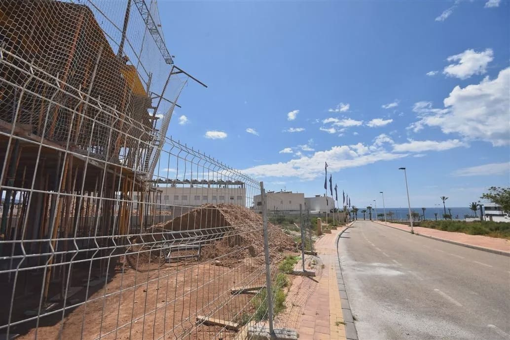 2 soverom Strandleiligheter til salgs i Puerto de Mazarron med garasje - € 249 900 (Ref: 9909397)