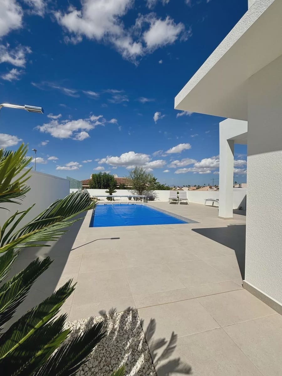 3 soveværelse Villa til salg i Benijofar med swimmingpool - € 589.000 (Ref: 9909398)