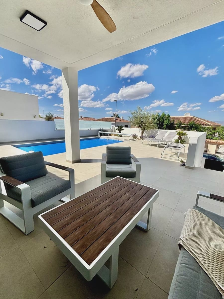3 soveværelse Villa til salg i Benijofar med swimmingpool - € 589.000 (Ref: 9909398)