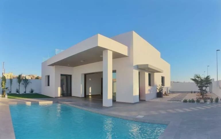 Chalet de 3 habitaciones en Rafal en venta con piscina garaje - 415.000 € (Ref: 9909399)