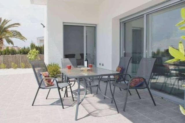 Chalet de 3 habitaciones en Rafal en venta con piscina garaje - 415.000 € (Ref: 9909399)