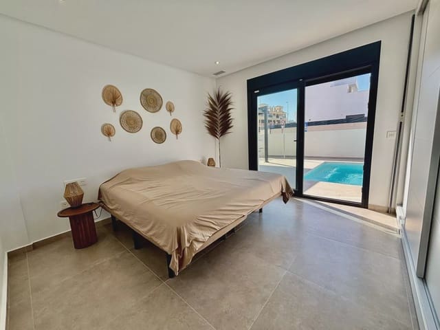 Chalet de 3 habitaciones en Rafal en venta con piscina garaje - 415.000 € (Ref: 9909399)