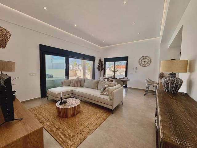 Chalet de 3 habitaciones en Rafal en venta con piscina garaje - 415.000 € (Ref: 9909399)
