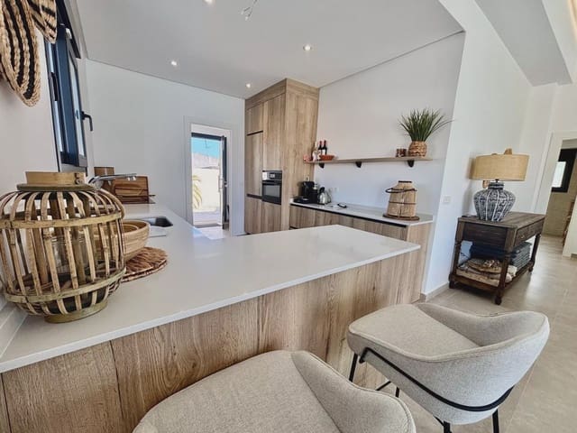 Chalet de 3 habitaciones en Rafal en venta con piscina garaje - 415.000 € (Ref: 9909399)