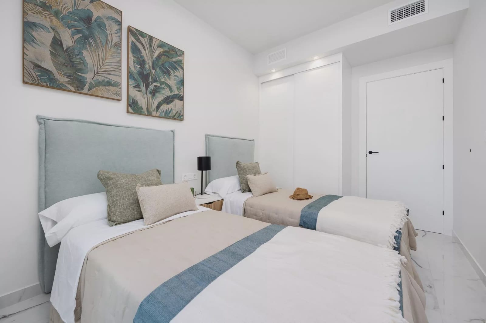 Apartamento de 2 habitaciones en San Miguel de Salinas en venta con piscina garaje - 244.000 € (Ref: 9909409)