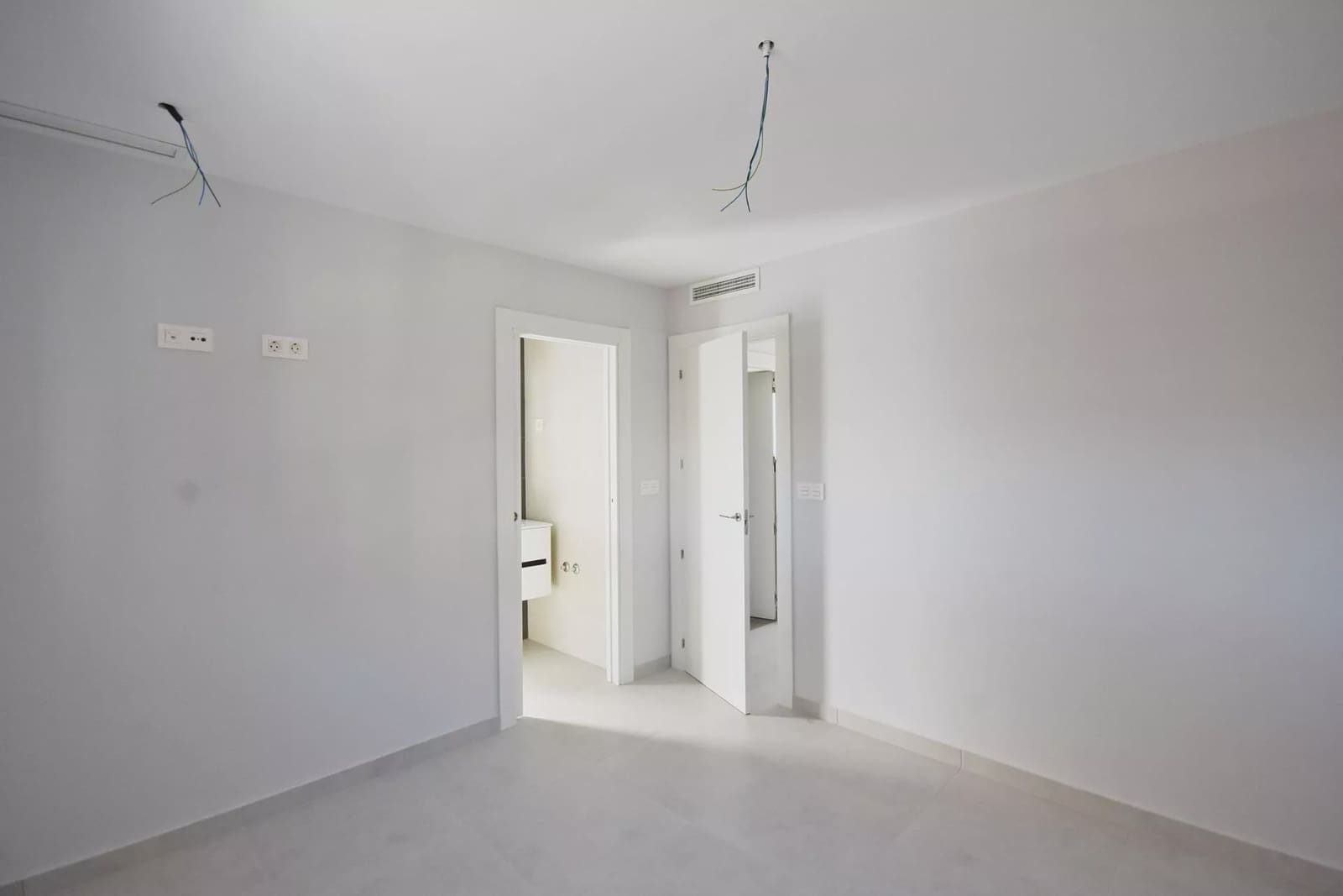 3 soverom Kjedet enebolig til salgs i Alamillo med svømmebasseng garasje - € 298 000 (Ref: 9909416)