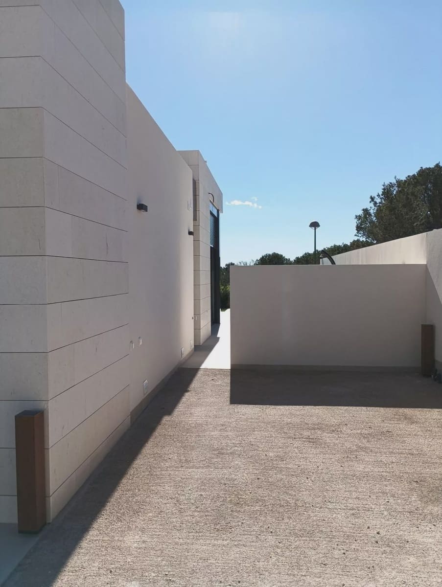 3 bedroom Villa for sale in Pilar de la Horadada with pool garage - € 586,000 (Ref: 9915001)